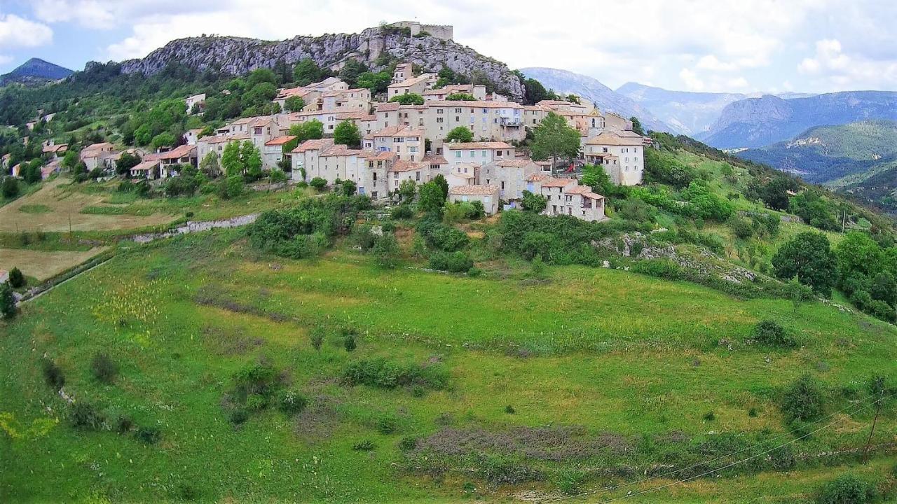 Les Vignes De La Tour Saint-Blaise Trigance Eksteriør billede