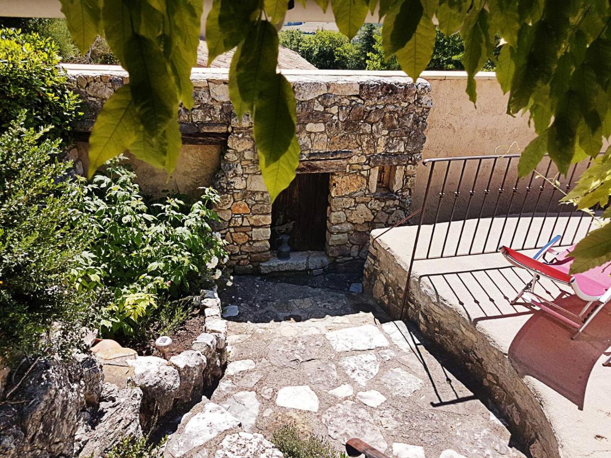 Les Vignes De La Tour Saint-Blaise Trigance Eksteriør billede